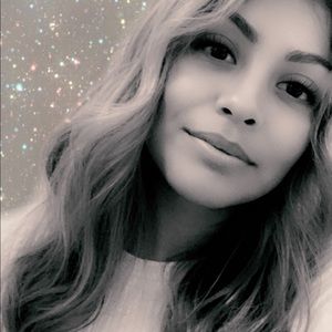 Meet your Posher, Dahlia